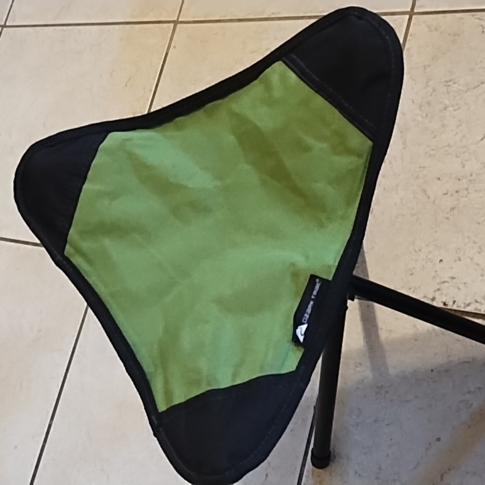 Green and Black 3 Leg Folding Stool - Picture 3 of 13